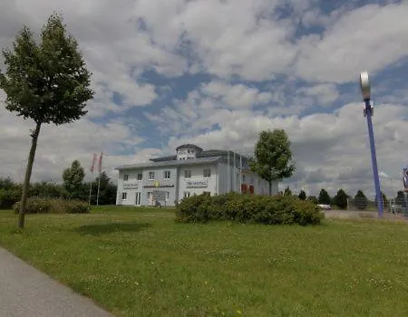 什列斯威豪斯汀酒店 3*